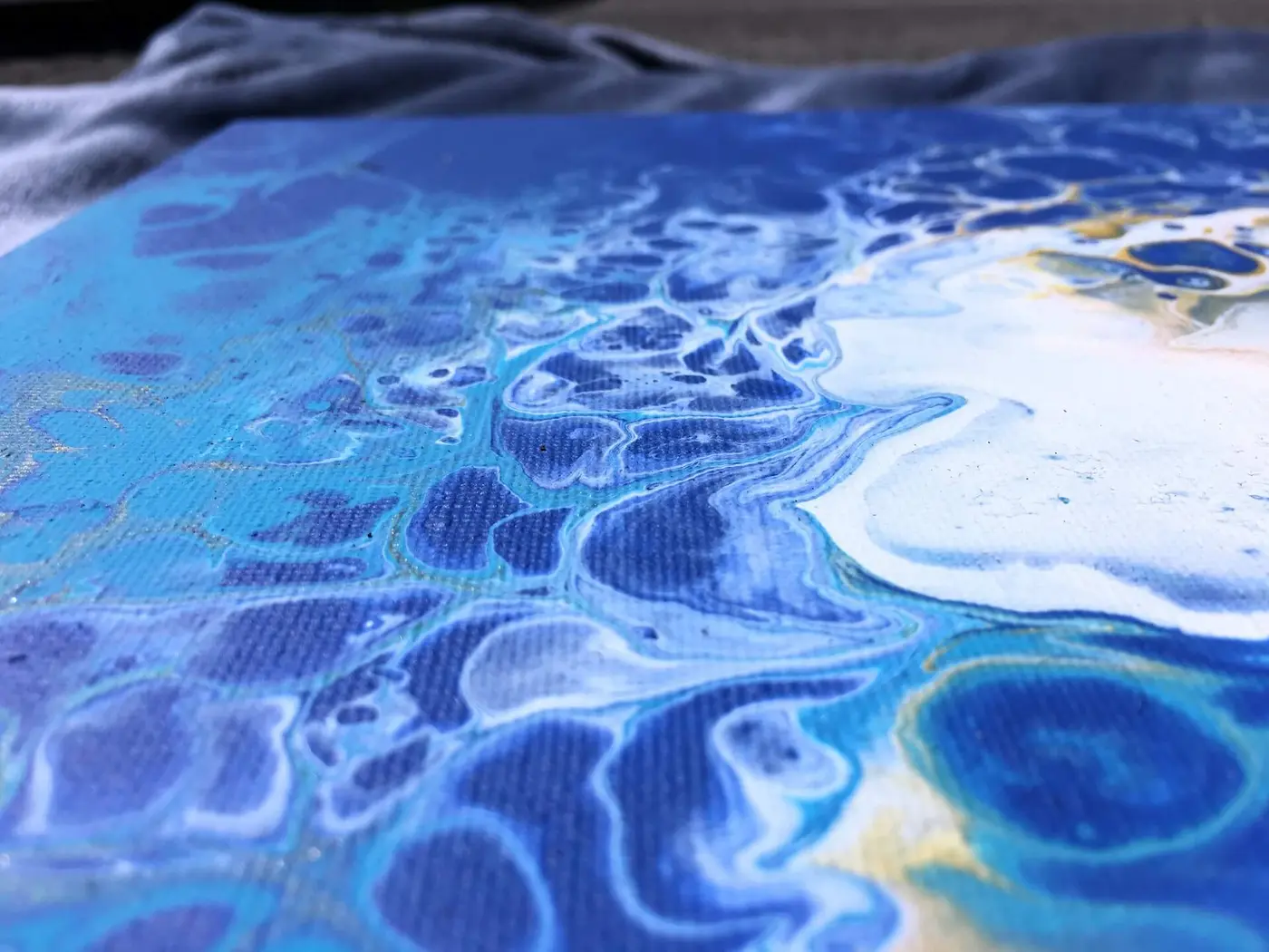 Yellow and White Dutch Pour on Blue, photo 4 of 8